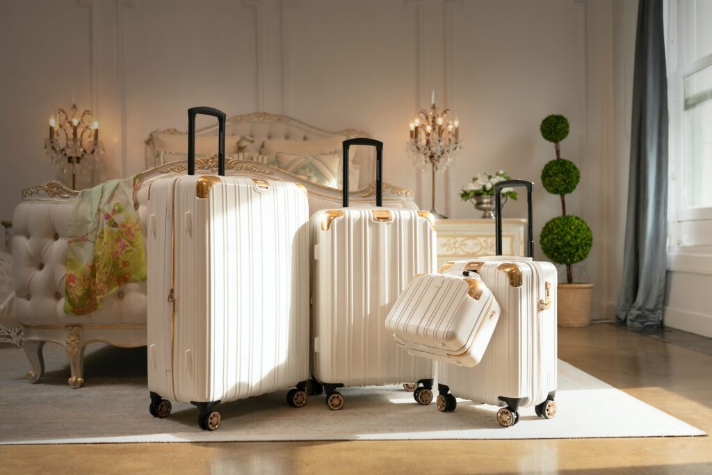 Pilihlah koper yang dirancang dengan baik dan memiliki bobot yang sesuai