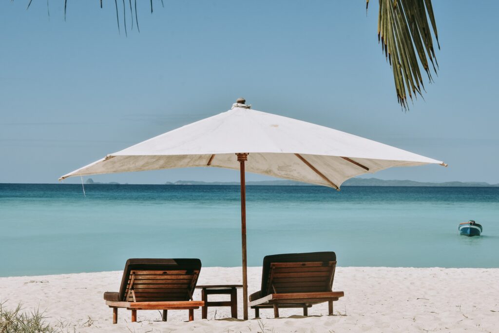 Rangka payung pantai pada umumnya lebih ringan, terbuat dari aluminium atau serat kaca