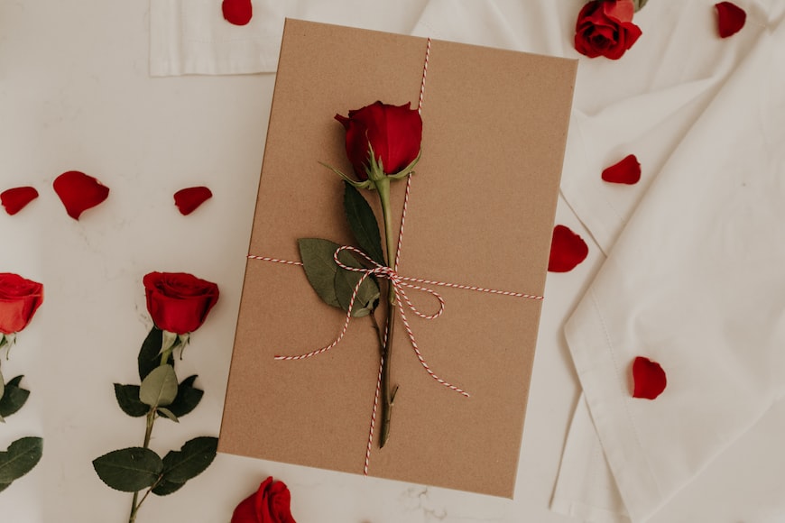 Berikan gift box terbaik dari Lokasoka untuk menyenangkan hati keluarga, pasangan, dan klien bisnis Anda