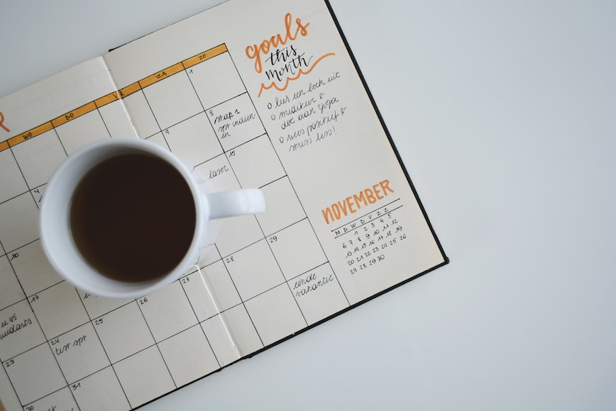 Lokasoka menyediakan berbagai kalender custom bagi kantor dengan harga bersaing