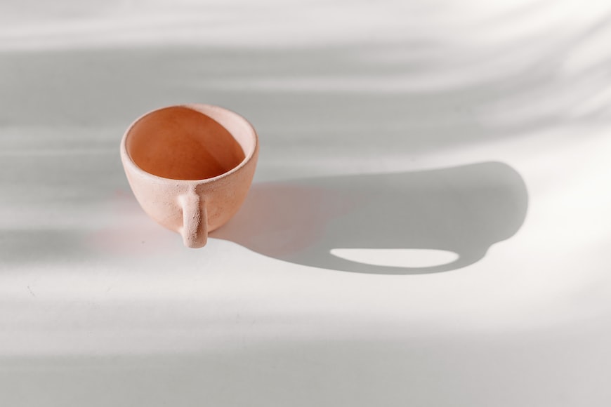 Mug custom Lokasoka yang terbuat dari bambu bisa digunakan untuk mengopi di pagi dan malam hari