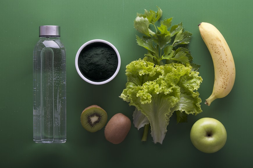 Mulailah gaya hidup sehat dengan mengonsumsi buah dan sayuran, serta memperbanyak air mineral