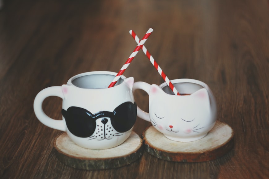 Lokasoka bisa menyediakan mug keramik custom untuk kebutuhan corporate gift