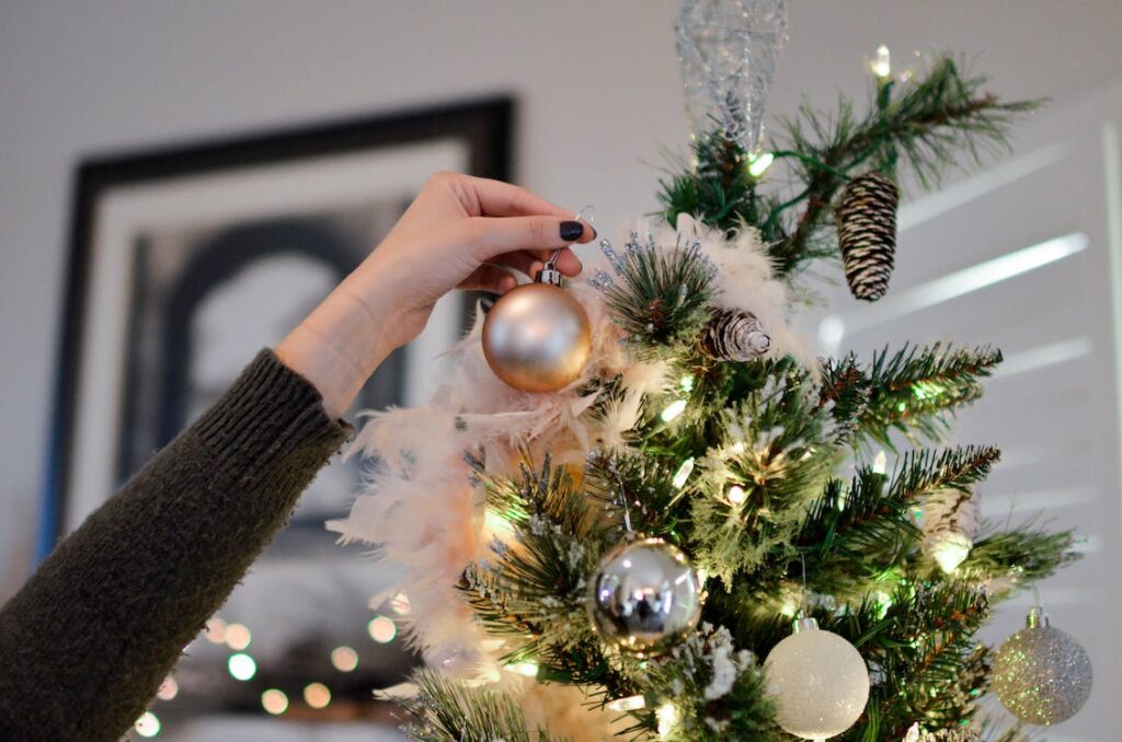 Lokasoka menyiapkan ornamen Natal dengan bahan yang aman digunakan dan tidak berbahaya bagi keluarga