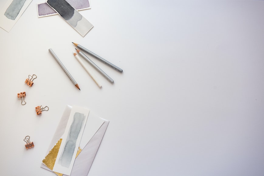 Lokasoka sediakan pensil, pulpen, maupun stabilo yang bisa dicustom dengan logo perusahaan Anda