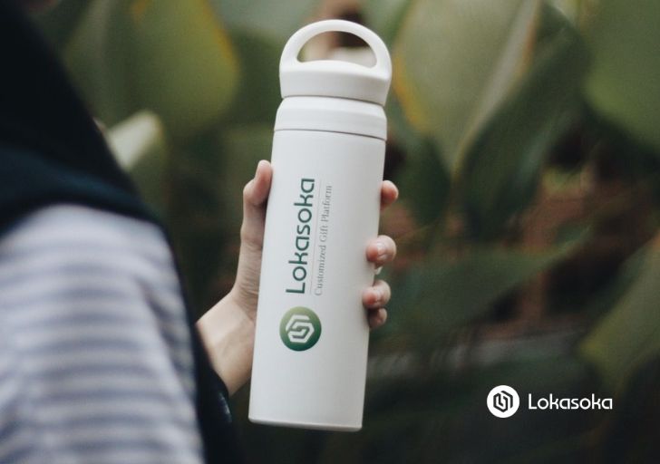 Dengan memesan botol tumbler di Lokasoka, perusahaan membantu perkembangan UMKM Indonesia