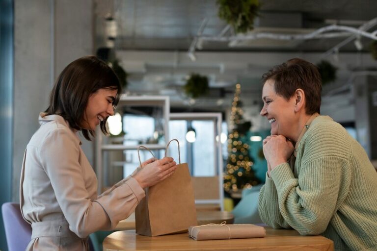 12 Ide Hadiah Perpisahan Untuk Teman Kantor yang Resign