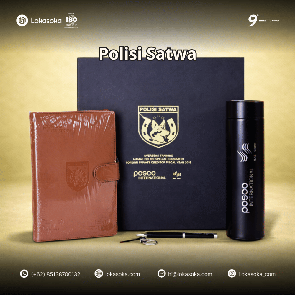 Desain agenda kantor custom binder kulit sintetis dan notebook spiral isi kertas bergaris sebagai hampers premium untuk tamu undangan event