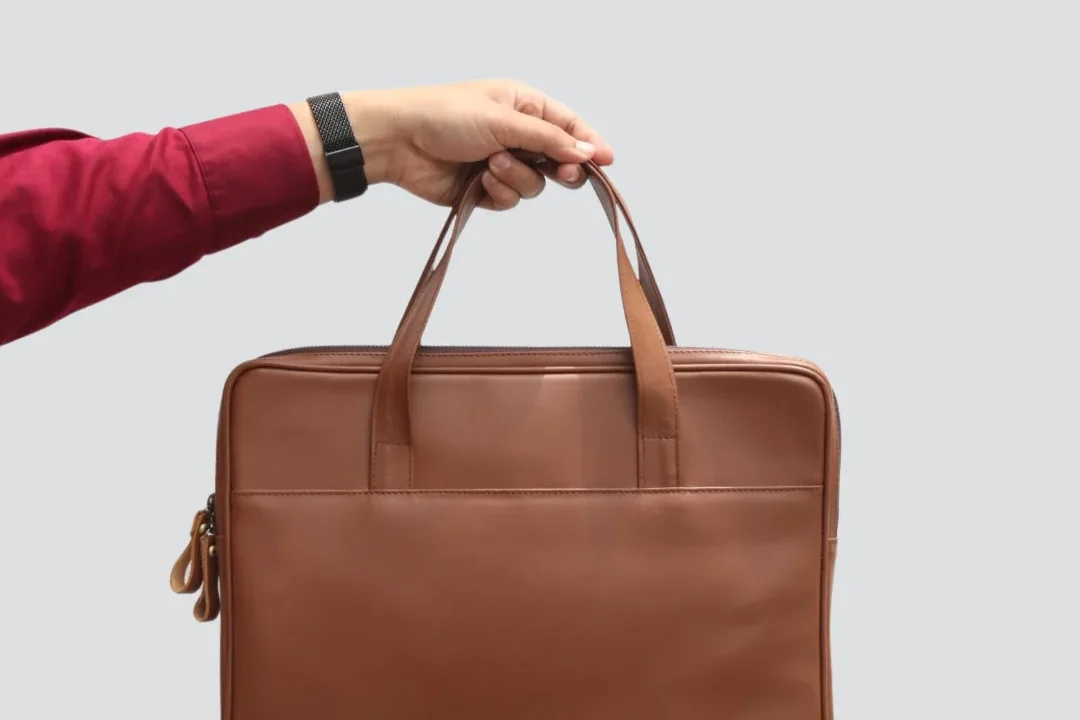 Ini Dia 7 Ide Tas Kulit Custom Terbaik untuk Souvenir Natal: Fungsional Sekaligus Stylish