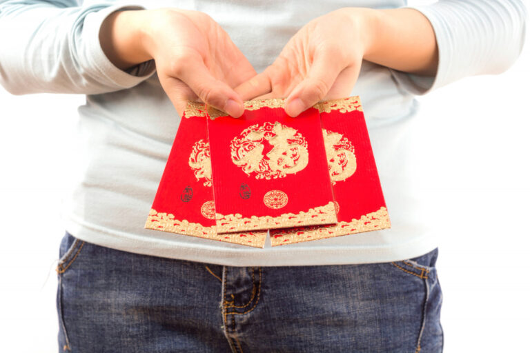 Angpao vs Hampers Imlek untuk Perusahaan, Manakah yang Lebih Berkesan?