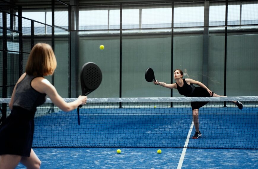 4 Jersey Tim Padel yang Seragam Untuk Turnamen Padel yang Terlihat Profesional