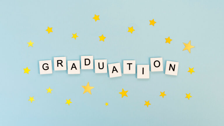 Super Unik! 6 Kado Wisuda Anti Mainstream untuk Sahabat