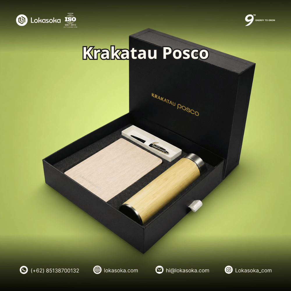 Paket custom onboarding kit karyawan dari Lokasoka yang berisi merchandise fungsional seperti tumbler, notebook, dan lanyard untuk meningkatkan engagement karyawan baru di perusahaan.