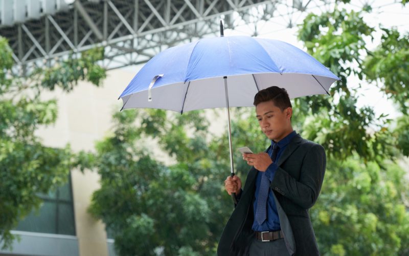 Souvenir Payung Premium: Pilihan Strategis Sesuai Kelas Klien Anda