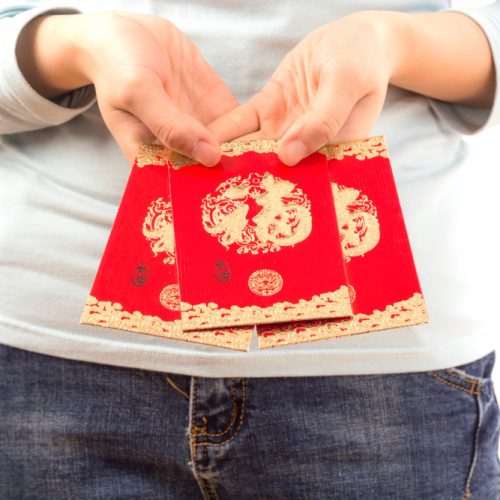 Angpao vs Hampers Imlek untuk Perusahaan, Manakah yang Lebih Berkesan?