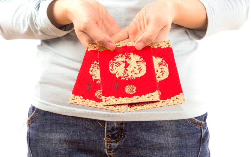 Angpao vs Hampers Imlek untuk Perusahaan, Manakah yang Lebih Berkesan?