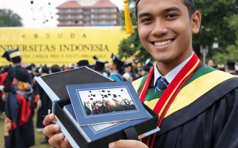 Super Unik! 6 Kado Wisuda Anti Mainstream untuk Sahabat