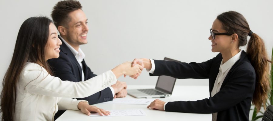 Strategi Akhir Tahun Untuk Client Engagement Bank & Super Car Company