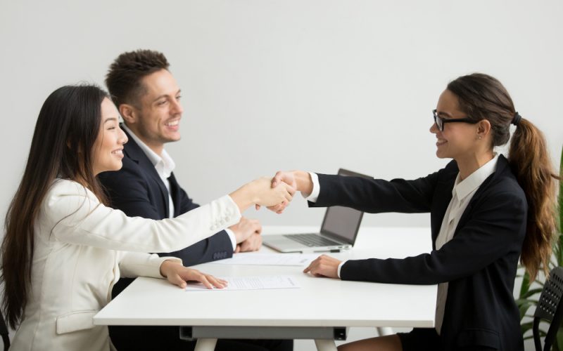 Strategi Akhir Tahun Untuk Client Engagement Bank & Super Car Company