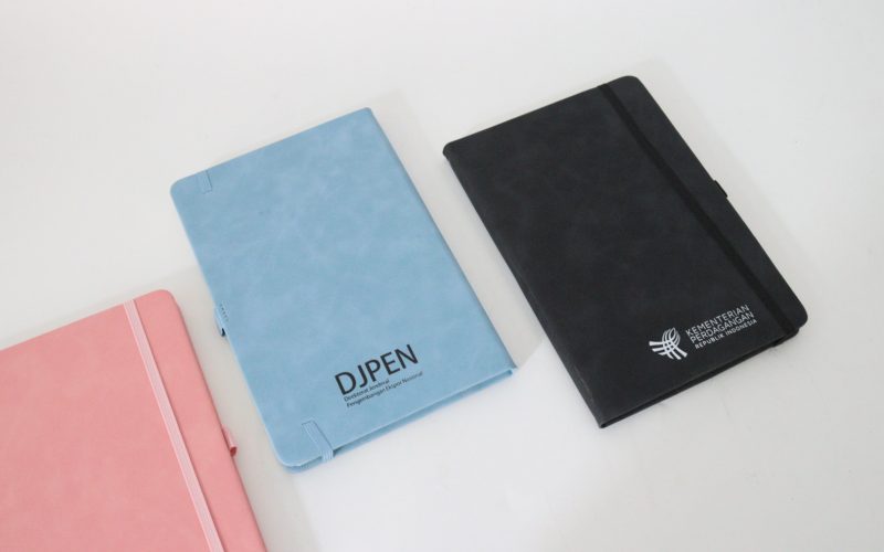 10 Ide Custom Notebook dengan Branding Perusahaan untuk Hampers Natal