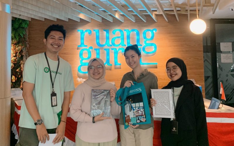 Beri Merchandise Event Lokasoka, Event Ruangguru Makin Lengkap