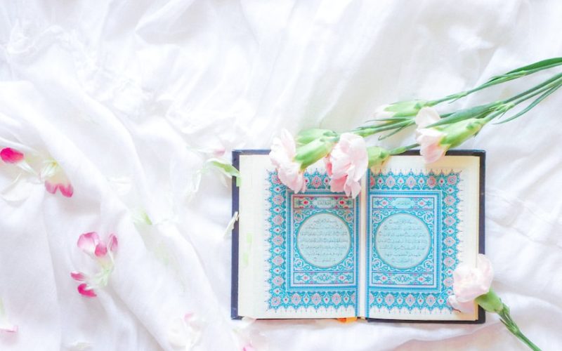 Isian hampers lebaran dari Lokasoka, salah satunya adalah Alquran dengan kualitas terbaik