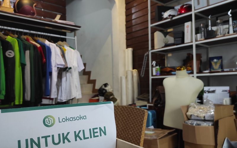 Lokasoka menyediakan beragam custom gift untuk mitra bisnis Anda dengan kualitas produk lokal unggulan