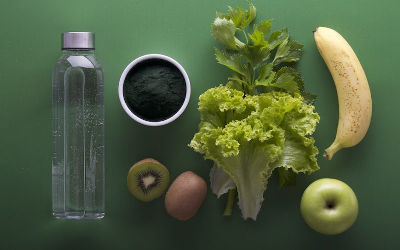 Mulailah gaya hidup sehat dengan mengonsumsi buah dan sayuran, serta memperbanyak air mineral
