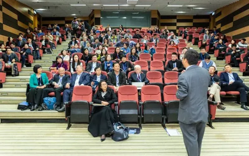 Perbedaan seminar dan webinar