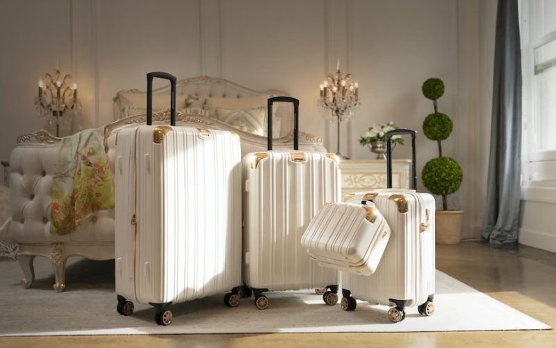 Pesan koper travel di Lokasoka sebagai corporate gift untuk klien bisnis