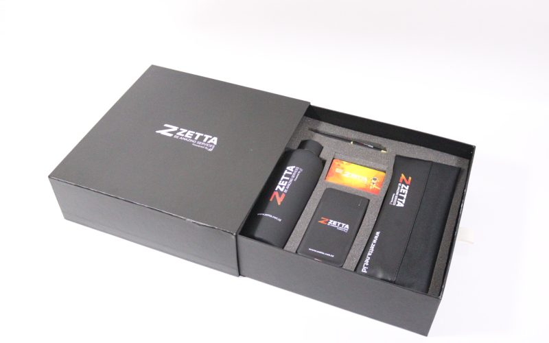 zetta Beri Souvenir Premium dari Lokasoka