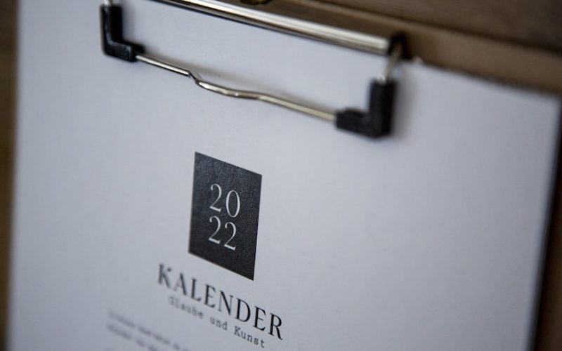 Salah satu fungsi kalender kantor Lokasoka adalah memperindah ruangan