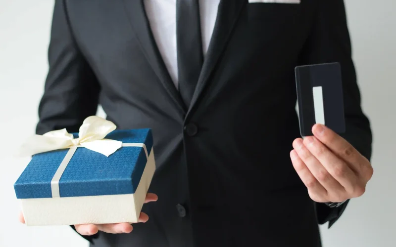 Rekomendasi kado untuk guru laki-laki