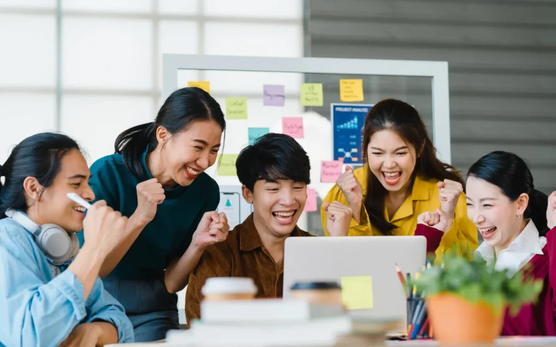 15 Rekomendasi Onboarding Kit yang Cocok Untuk Milenial dan Gen Z di Tahun 2024