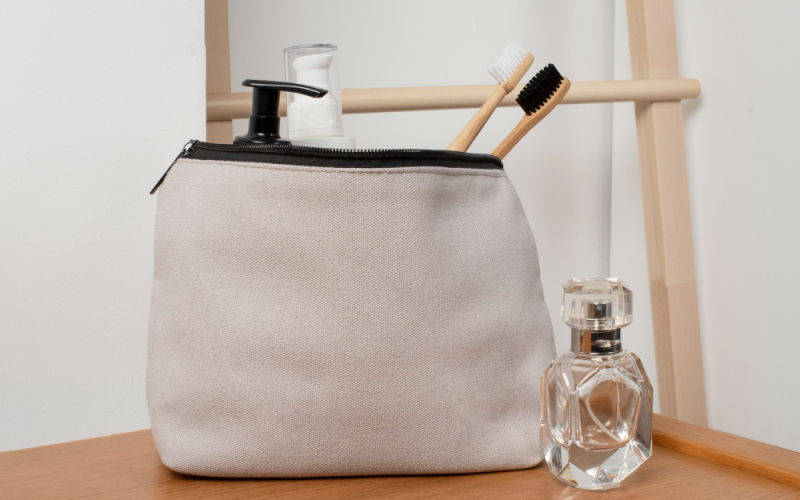 Tas Pouch untuk Hampers Natal Serbaguna: Hadiah Simple namun Elegan