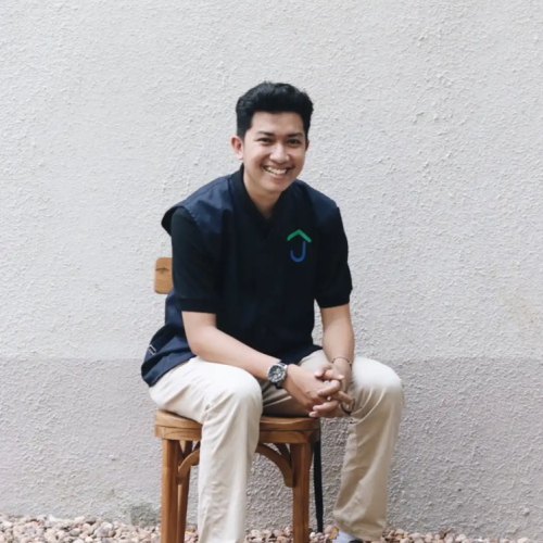 10 Rekomendasi Merek Baju Kantor Lokal Nyaman yang Cocok untuk Custom Seragam Kantor