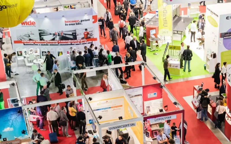7 Perlengkapan Stand Pameran yang Wajib Ada